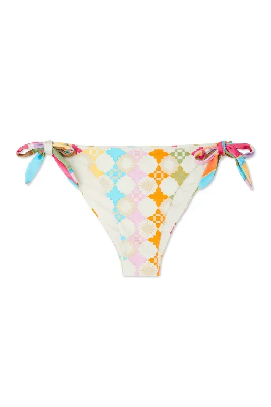 abstract-tie-swim-bottom