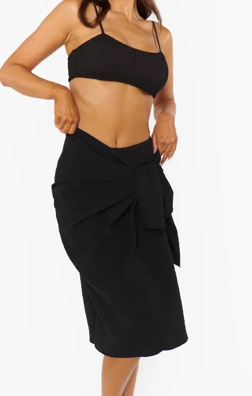 kiran-sarong-black-crinkle-flow