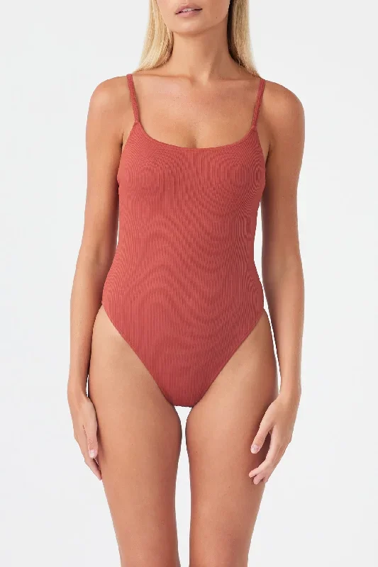 signature-simple-one-piece-earth-red